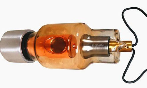 解释：关于x射线机的辐射问题，我们先了解一下x光管和放射源